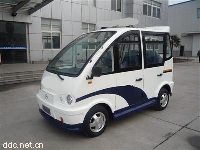  封闭式电动执法巡逻车